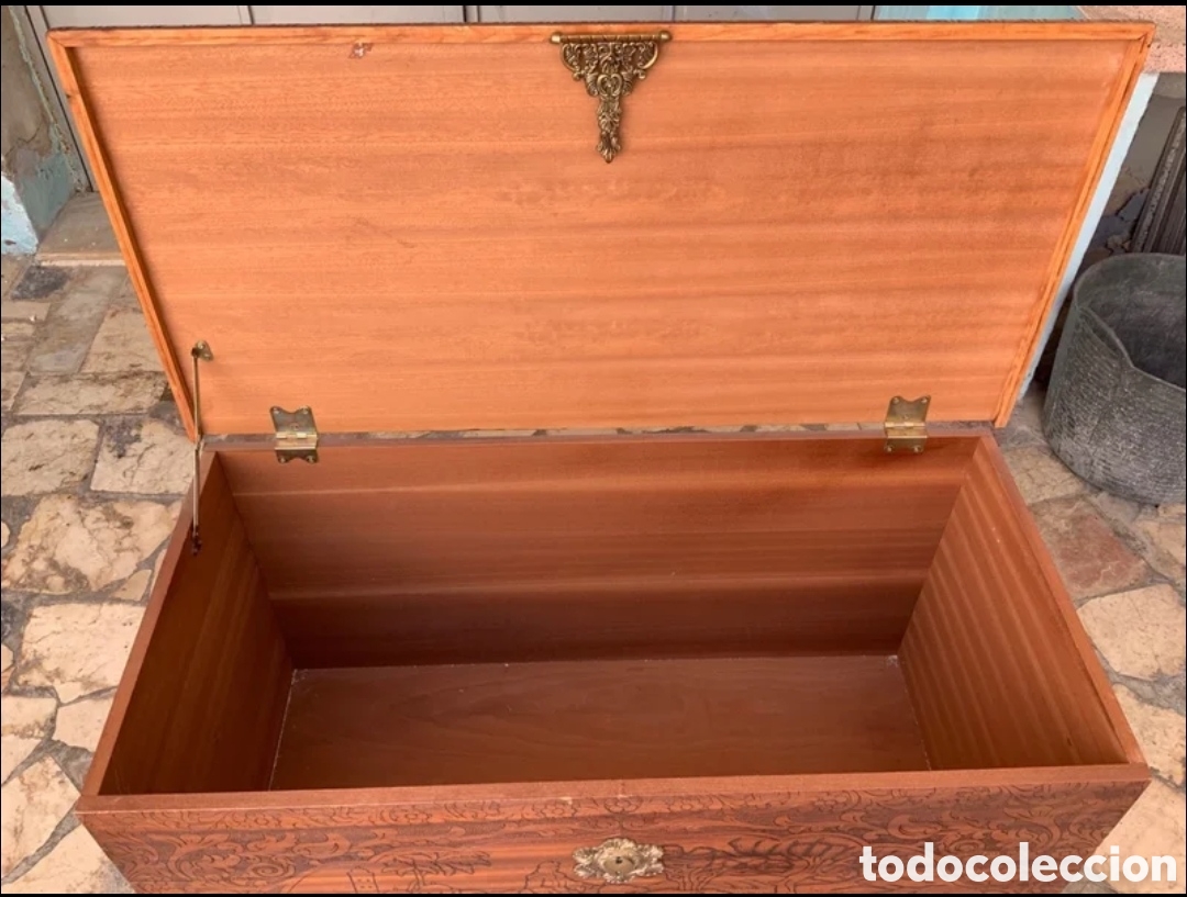 Antig&uuml;edades: Ba&uacute;l de madera tallada - Foto 5
