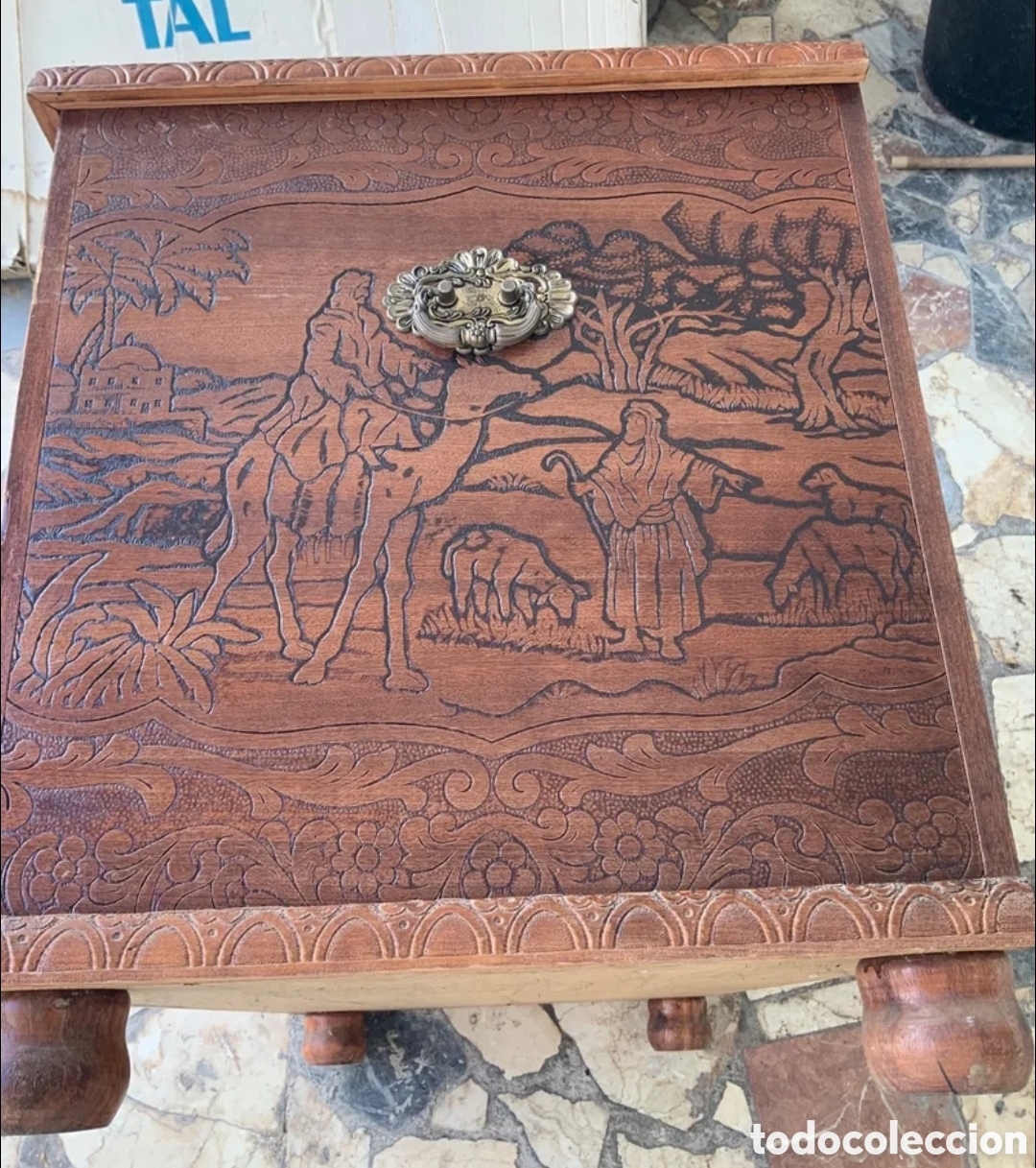 Antig&uuml;edades: Ba&uacute;l de madera tallada - Foto 6