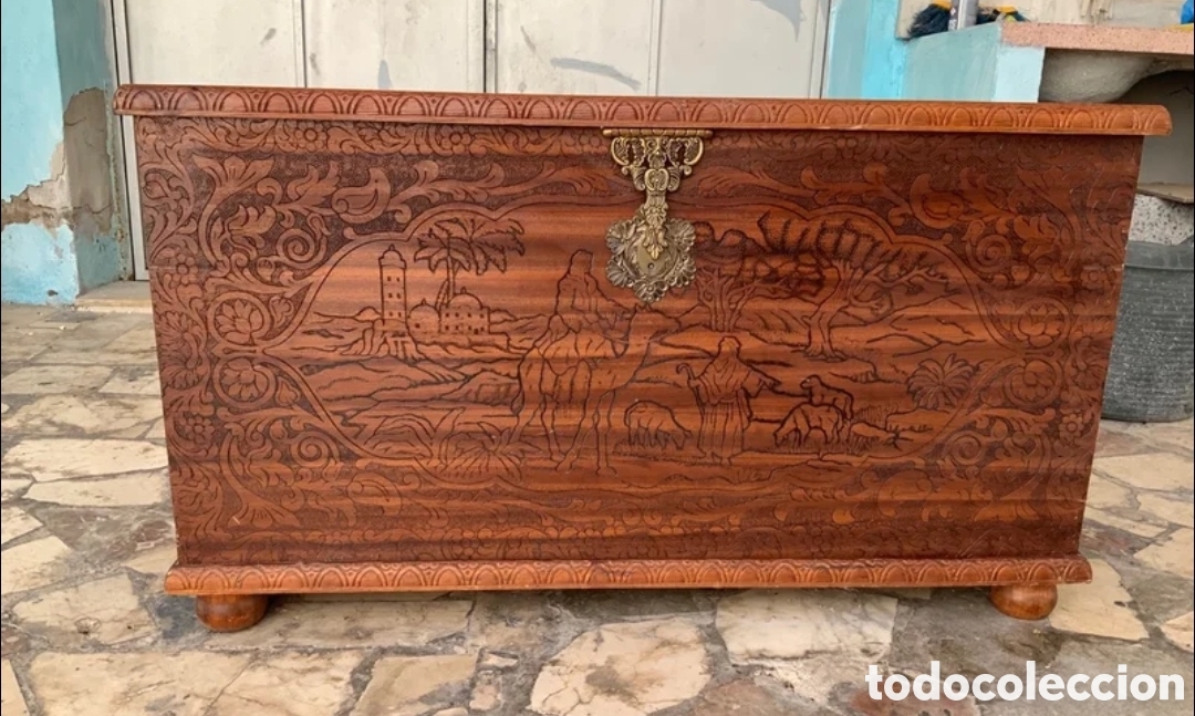 Antig&uuml;edades: Ba&uacute;l de madera tallada - Foto 9