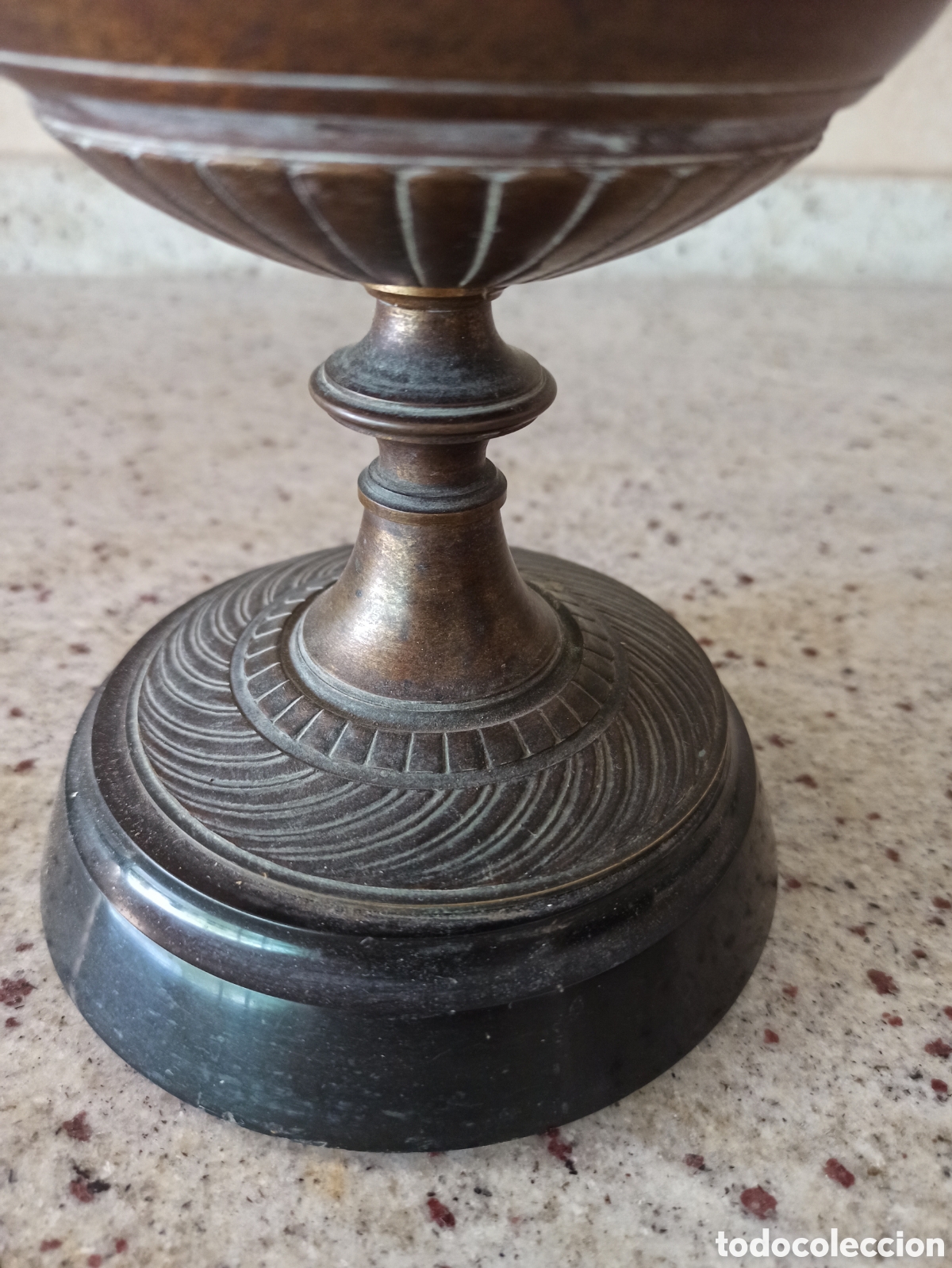 Antig&uuml;edades: Copa decorativa en bronce - Foto 5