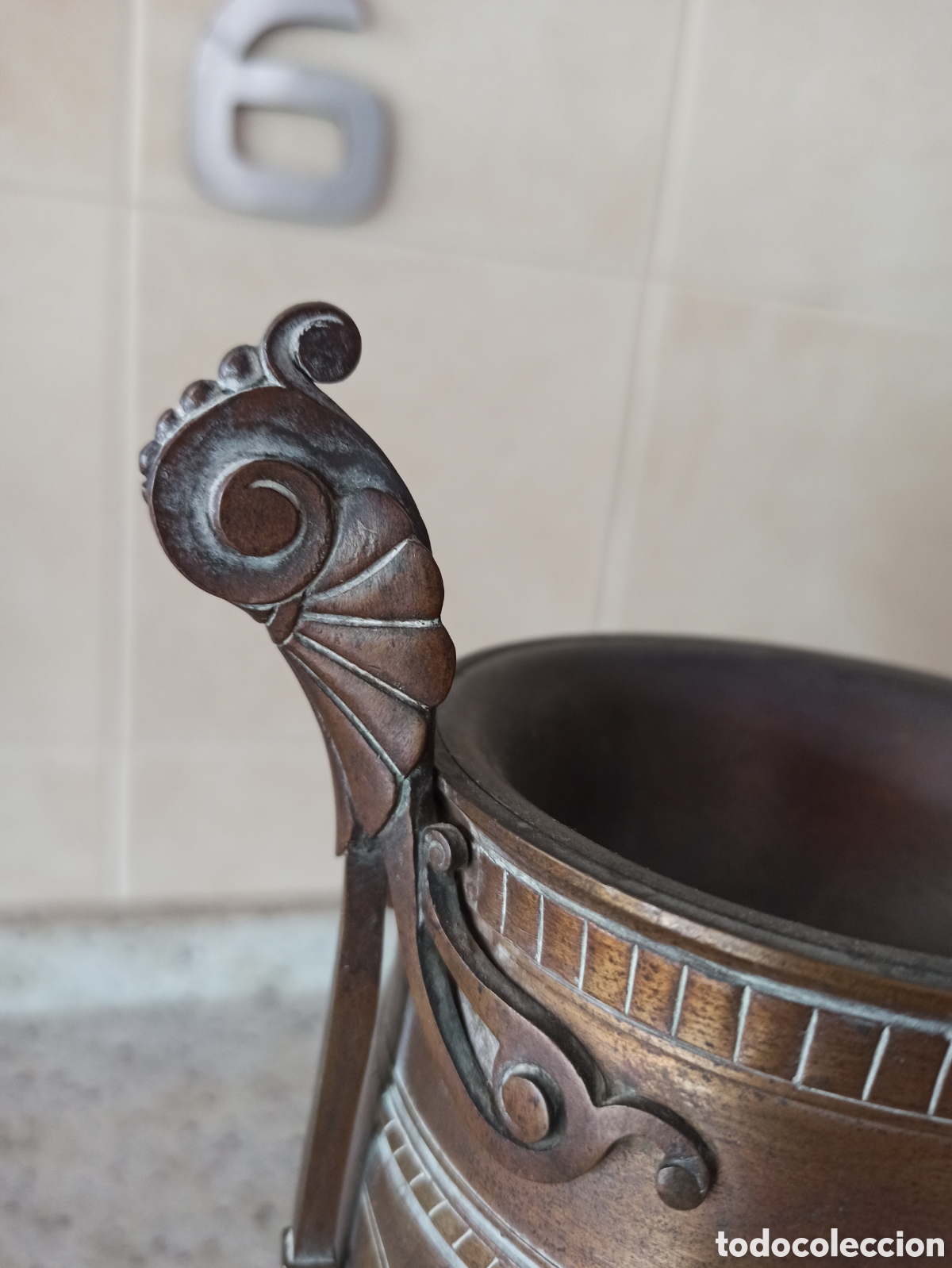 Antig&uuml;edades: Copa decorativa en bronce - Foto 6