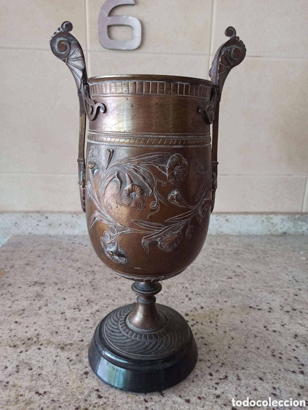 Antig&uuml;edades: Copa decorativa en bronce - Foto 8