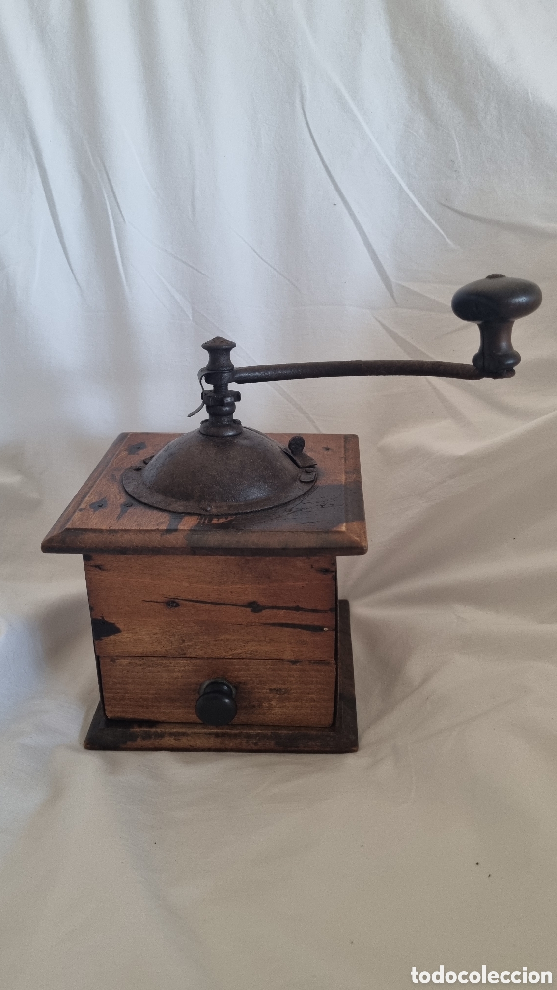 Molinillo de caf&eacute; antiguo