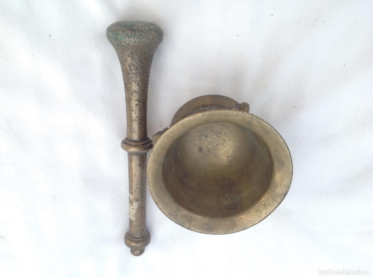 Antig&uuml;edades: Almirez de bronce con su mano. s XVIII-XIX - Foto 3