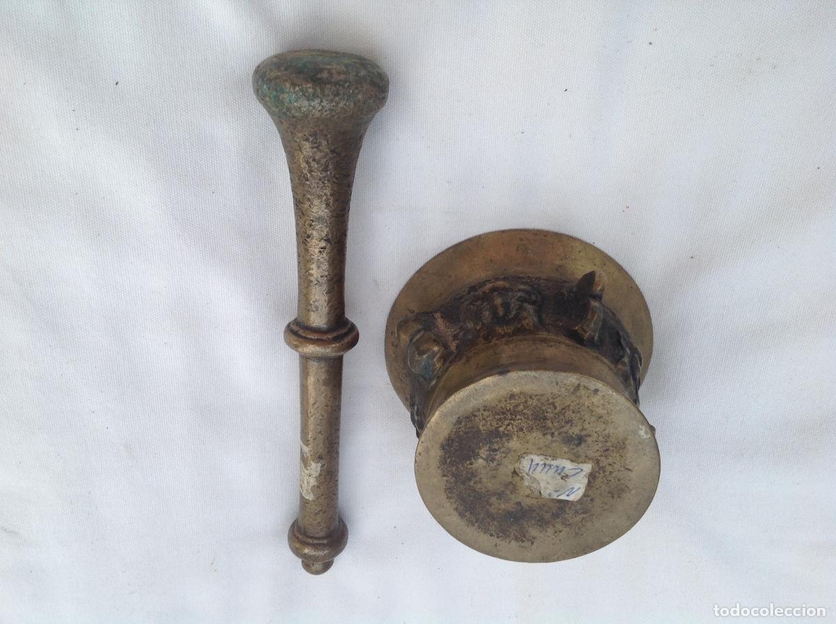 Antig&uuml;edades: Almirez de bronce con su mano. s XVIII-XIX - Foto 4