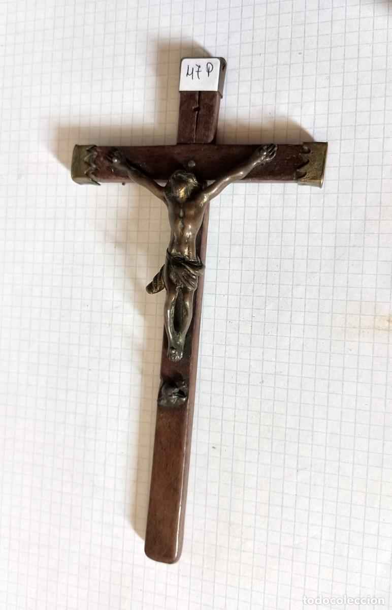 Antig&uuml;edades: Crucifijo de madera y metal - Foto 1