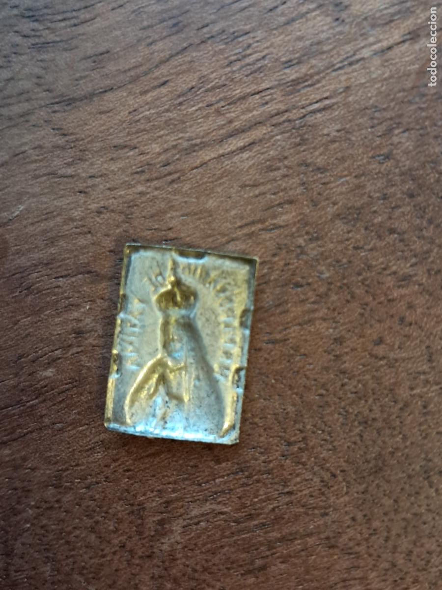 Antig&uuml;edades: 5 medallas u objetos religiosos - Foto 4