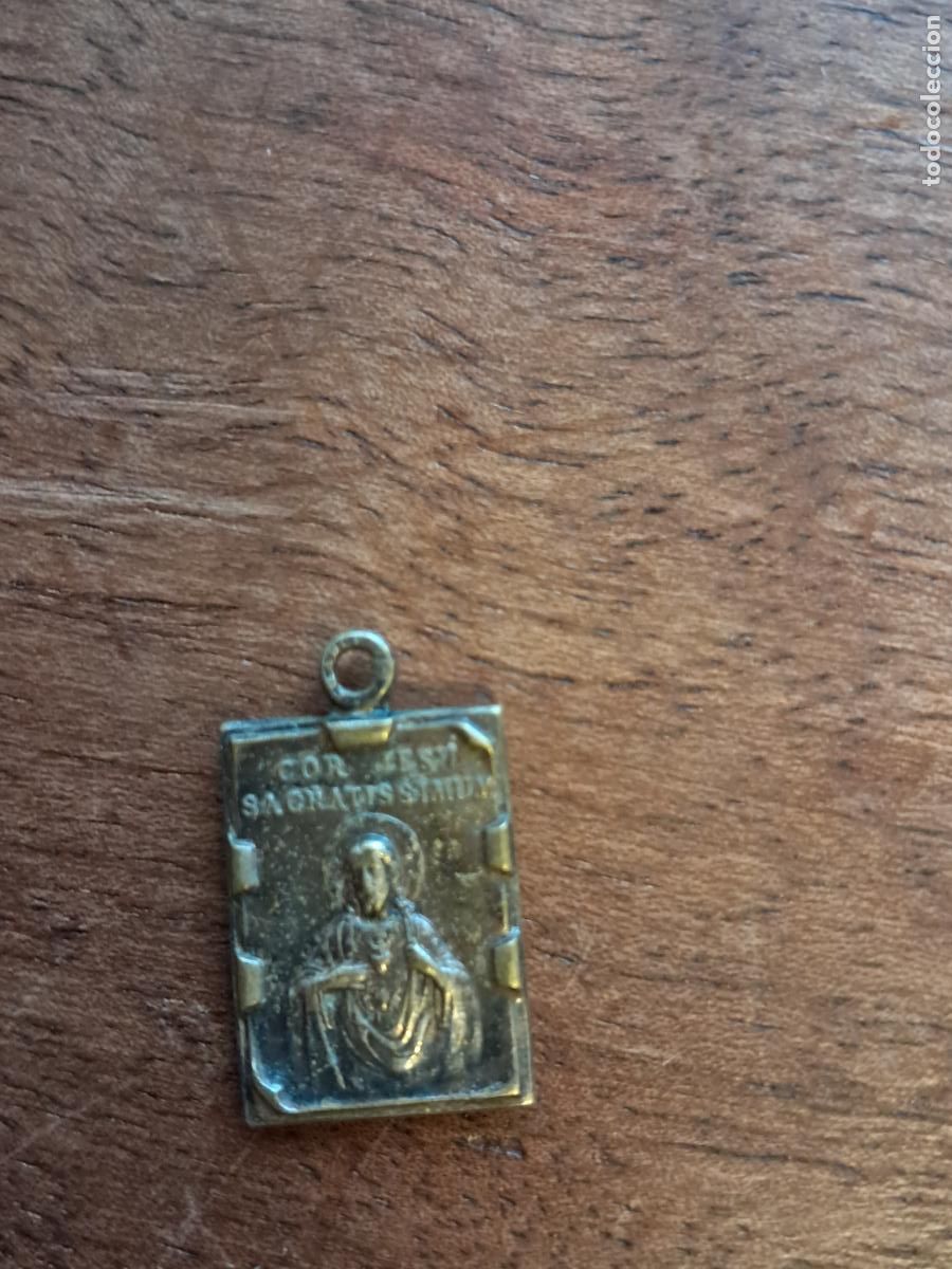 Antig&uuml;edades: 5 medallas u objetos religiosos - Foto 6