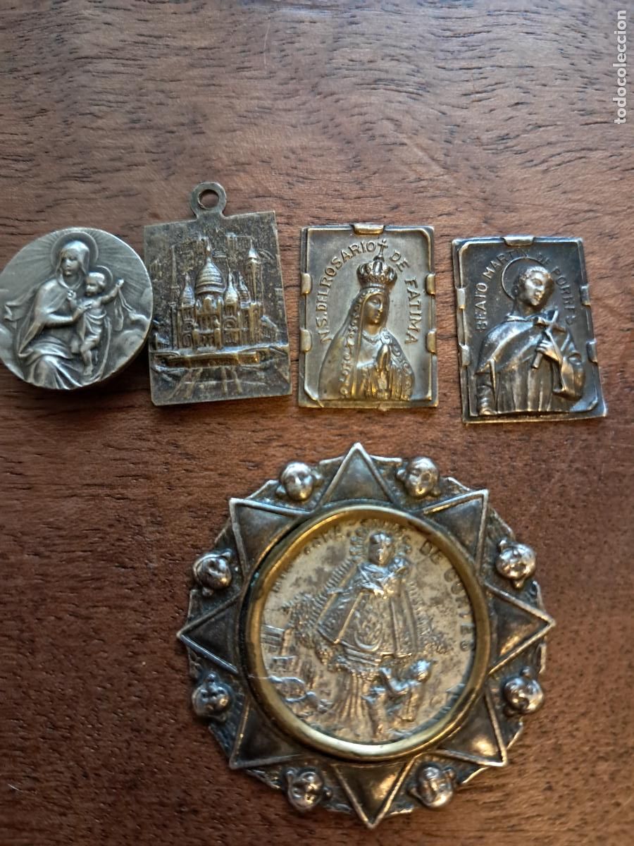 Antig&uuml;edades: 5 medallas u objetos religiosos - Foto 1