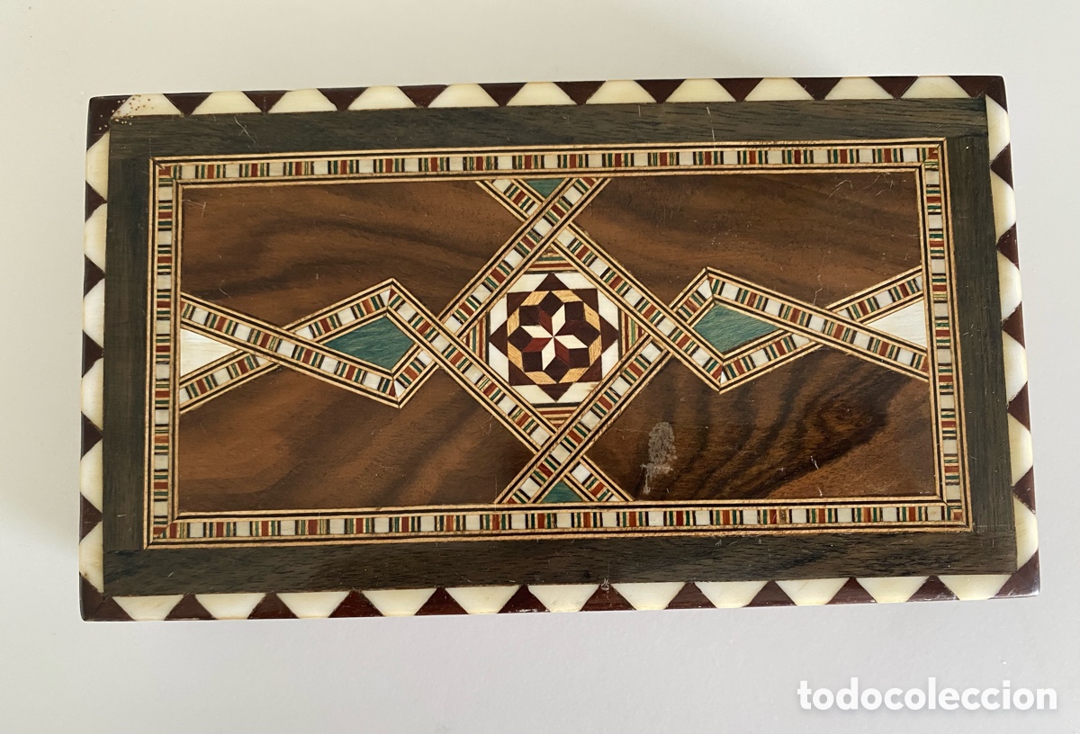 Antig&uuml;edades: Caja de taracea 20x11x4 cm - Foto 1