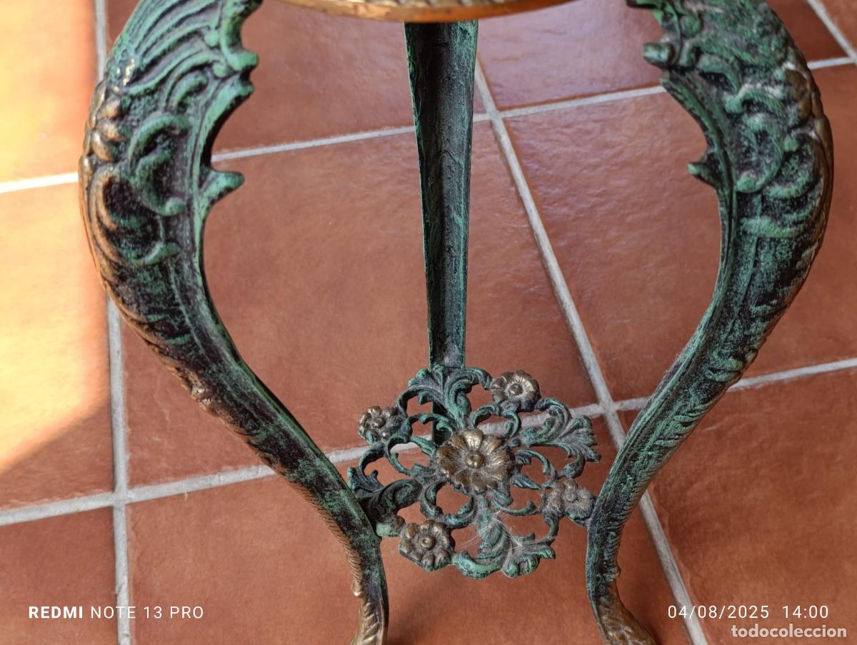 Antig&uuml;edades: Peana Porta macetero de bronce. - Foto 3