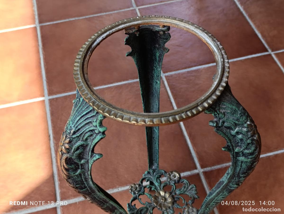 Antig&uuml;edades: Peana Porta macetero de bronce. - Foto 4
