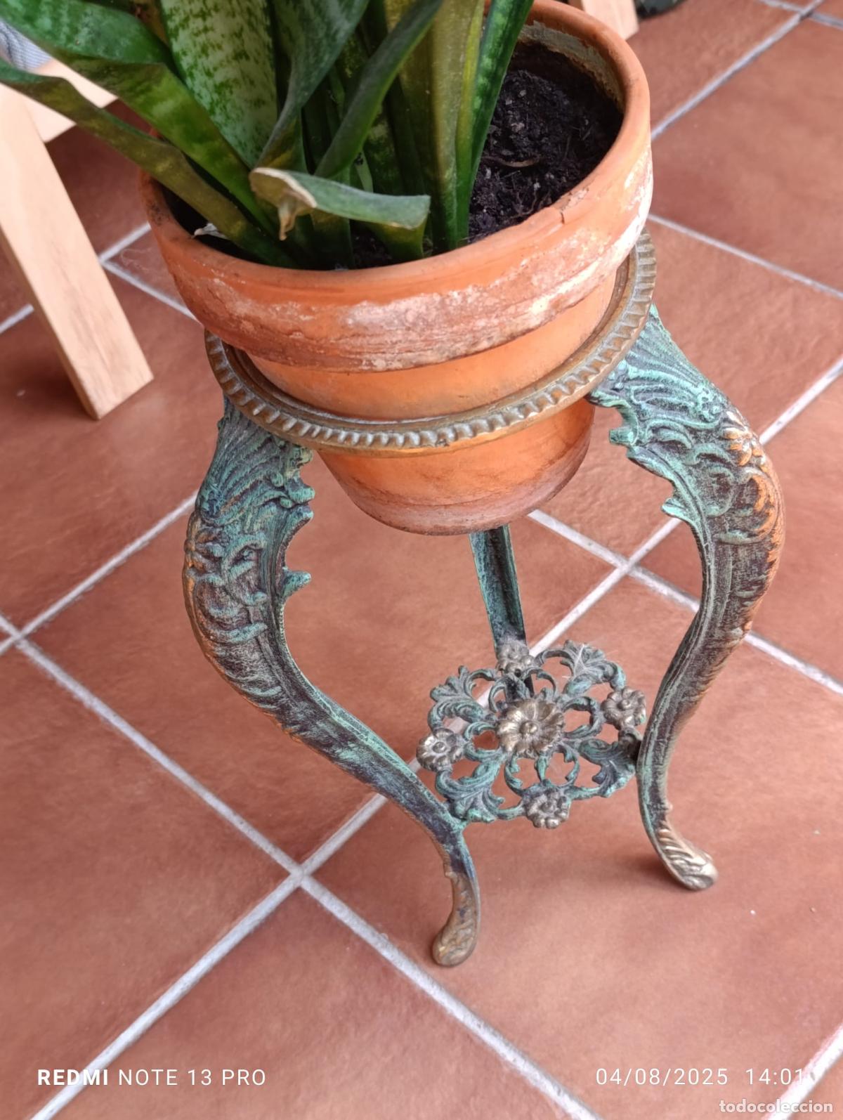 Antig&uuml;edades: Peana Porta macetero de bronce. - Foto 1