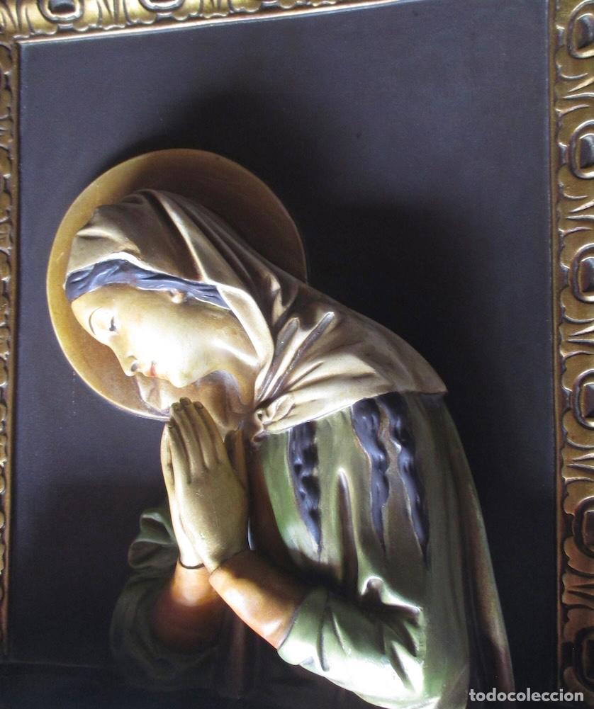 Antig&uuml;edades: RETABLO RELIEVE - VIRGEN REZANDO - Foto 3