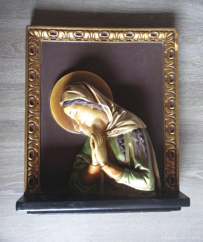 Antig&uuml;edades: RETABLO RELIEVE - VIRGEN REZANDO - Foto 1