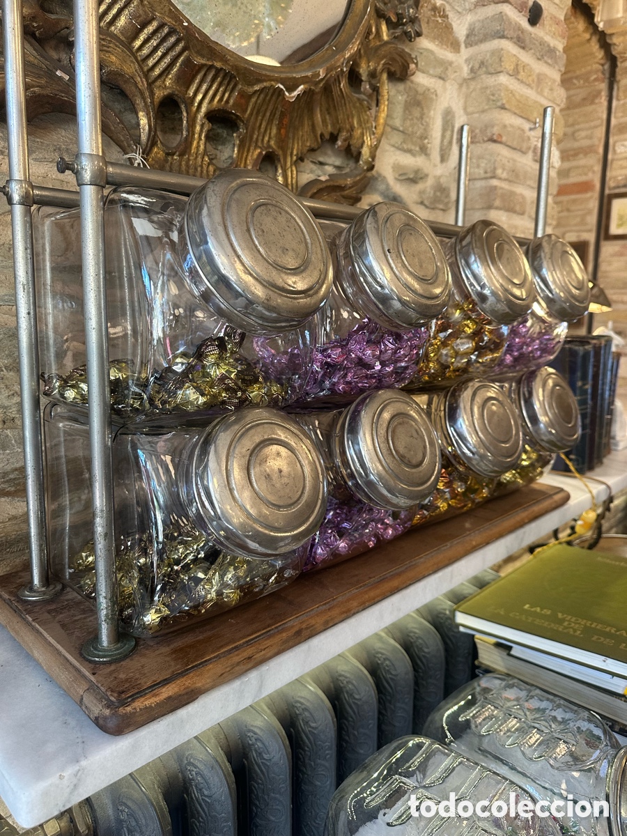 Antiquit&eacute;s: Antigua Caramelera 8 tarros caramelos cristal estanter&iacute;a expositor para 12 de capacidad. En uso