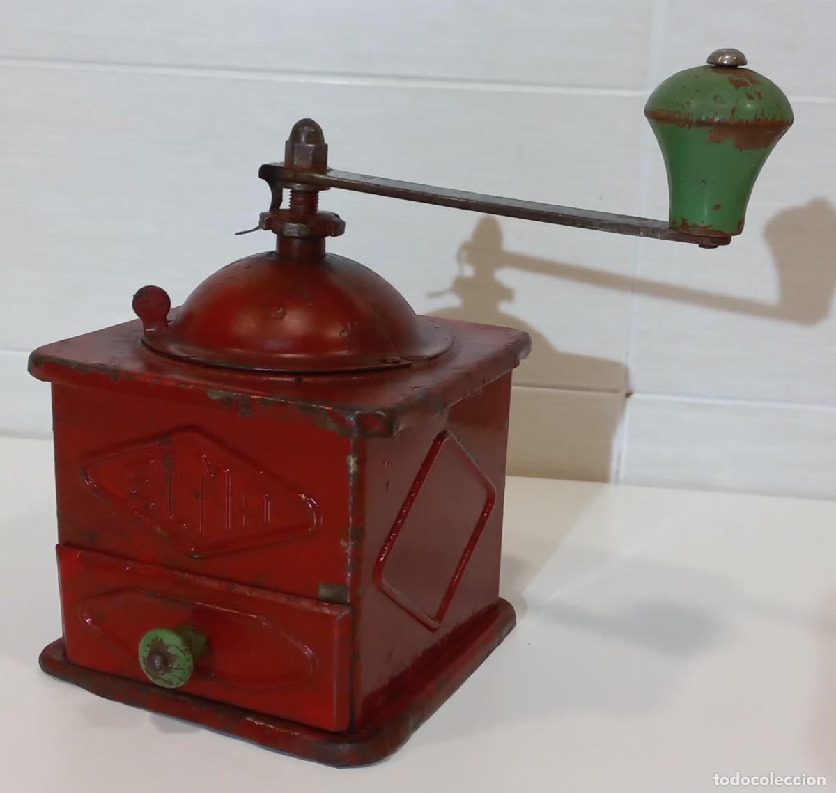 Antig&uuml;edades: MOLINILLO DE HOJALATA PARA CAFE - ELMA CON POMOS DE MADERA