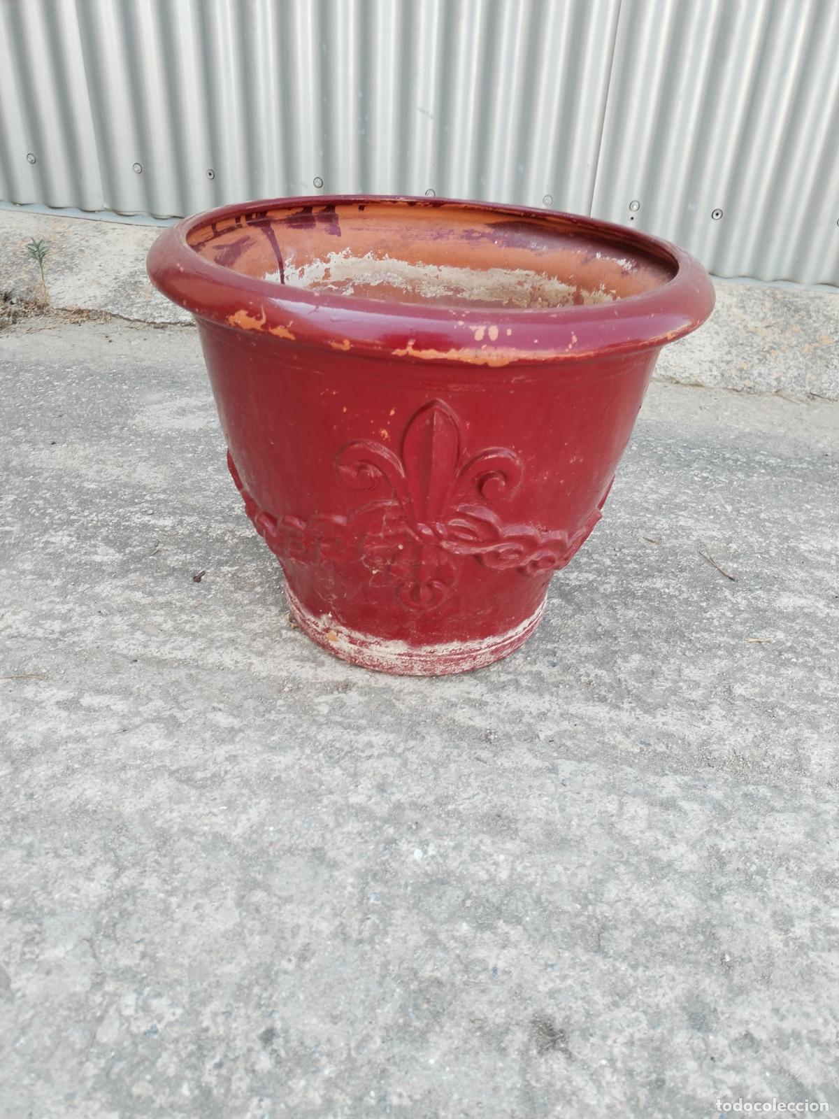 Antig&uuml;edades: macetero de terracota con la flor de lis en relieve - Foto 5