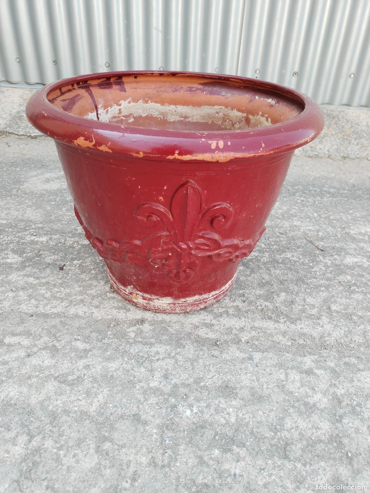 Antig&uuml;edades: macetero de terracota con la flor de lis en relieve - Foto 10