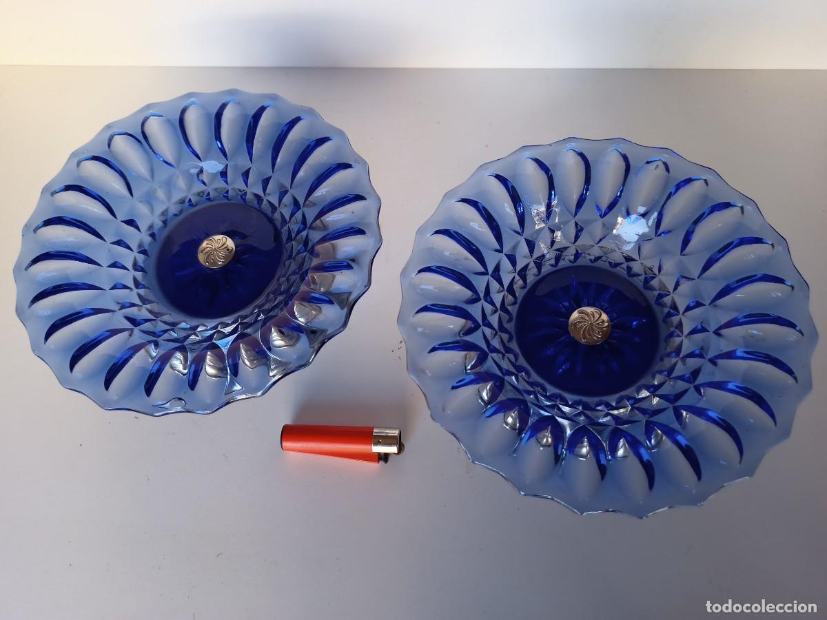 Antig&uuml;edades: Pareja de centros de mesa en cristal azul - Foto 1