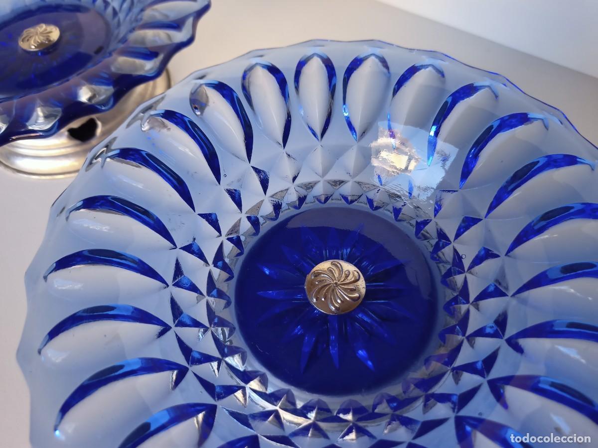 Antig&uuml;edades: Pareja de centros de mesa en cristal azul - Foto 2