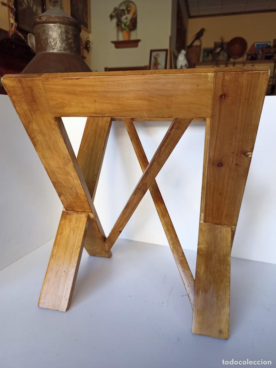 Antig&uuml;edades: Revistero de madera vintage - Foto 3