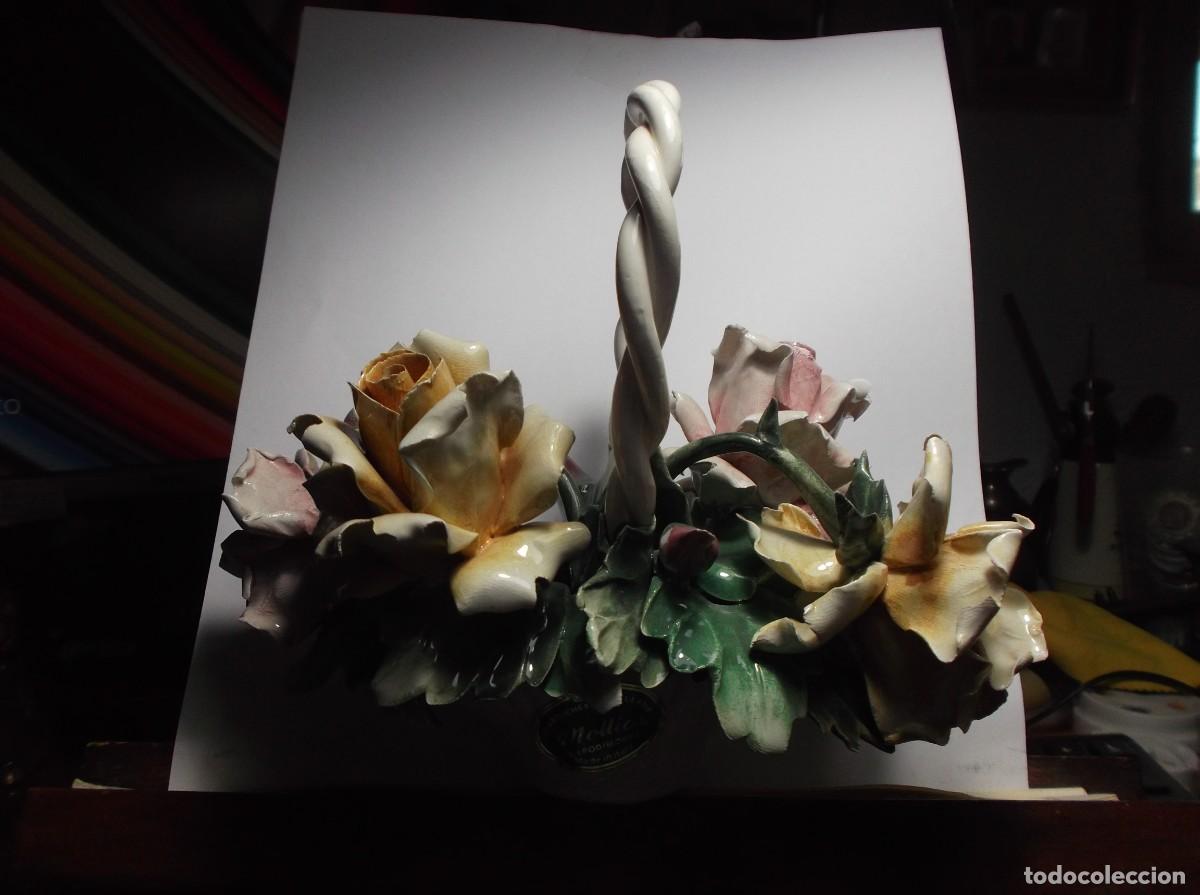 Antig&uuml;edades: CANASTITO DE FLORES EN CERAMICA . - Foto 1