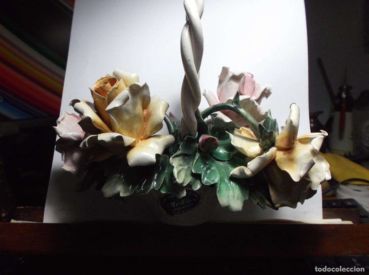 Antig&uuml;edades: CANASTITO DE FLORES EN CERAMICA . - Foto 2