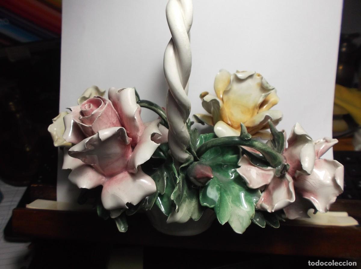 Antig&uuml;edades: CANASTITO DE FLORES EN CERAMICA . - Foto 4
