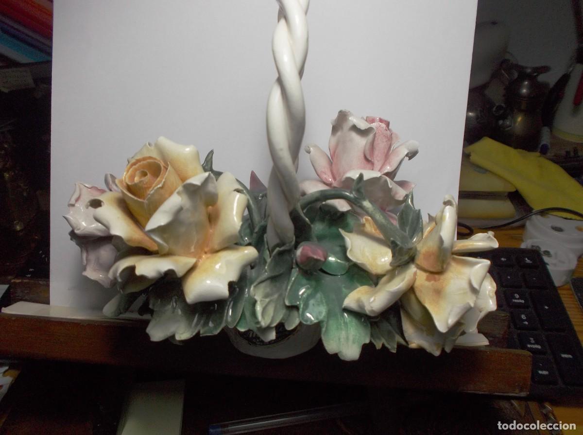 Antig&uuml;edades: CANASTITO DE FLORES EN CERAMICA . - Foto 5