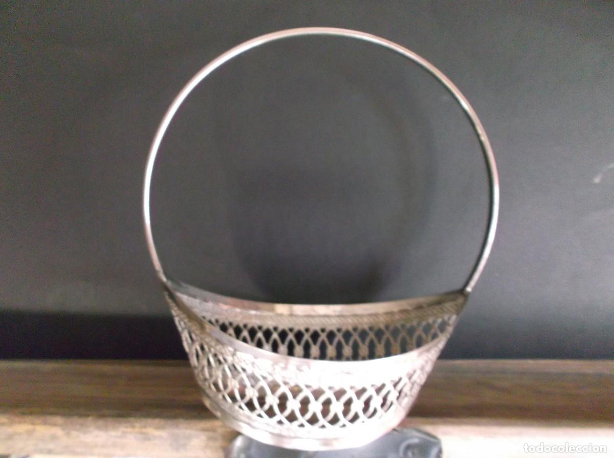 Antig&uuml;edades: CANASTITA DE METAL PLATEADO. - Foto 1