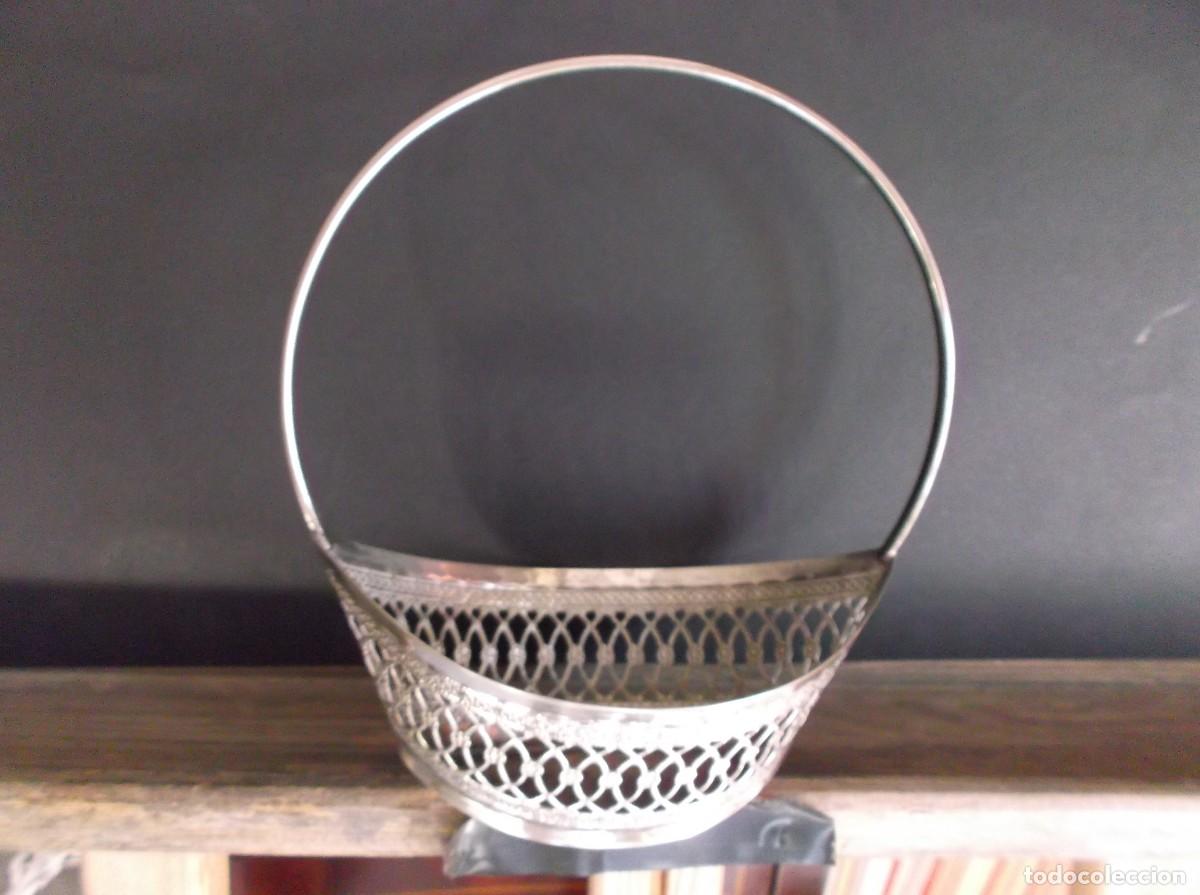 Antig&uuml;edades: CANASTITA DE METAL PLATEADO. - Foto 2