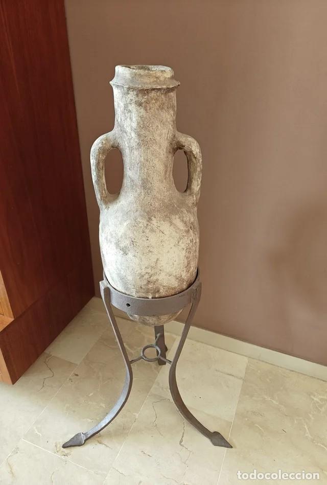 Antig&uuml;edades: &Aacute;nfora antigua de terracota con base - Foto 1
