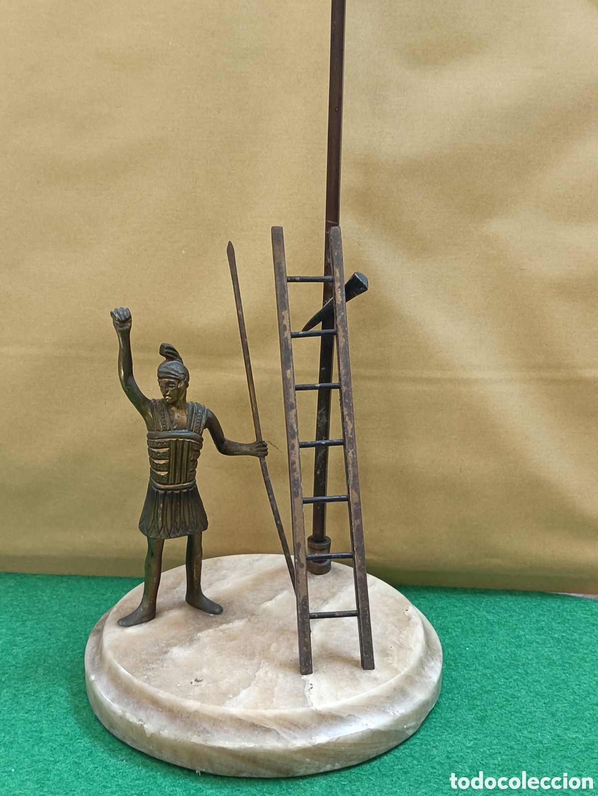 Antig&uuml;edades: Representaci&oacute;n de la crucifixi&oacute;n de Jes&uacute;s, con elementos - Foto 8