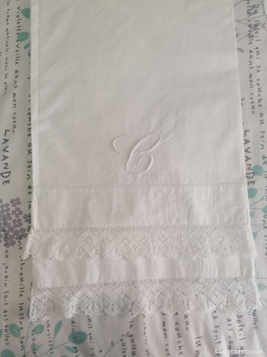 Antig&uuml;edades: Almohada antigua con puntilla de bolillo