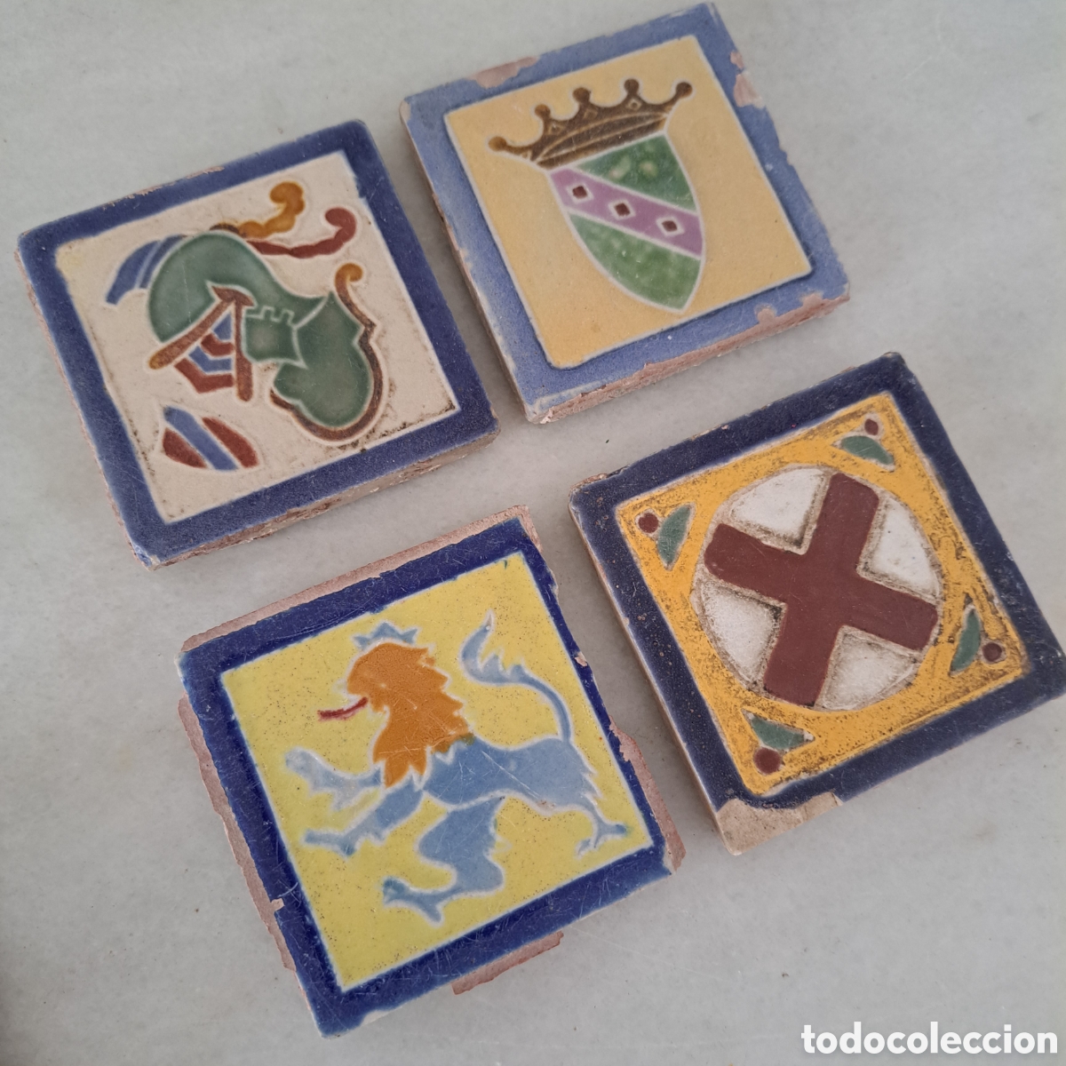 Antig&uuml;edades: 4 OLAMBRILLAS O PRQUE&Ntilde;OS AZULEJOS. - Foto 1