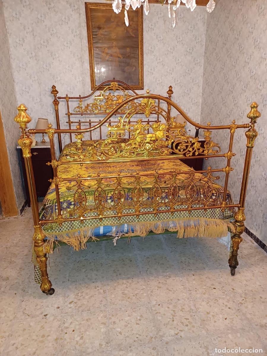 Antig&uuml;edades: Cama dorada de 150 cm - Foto 1