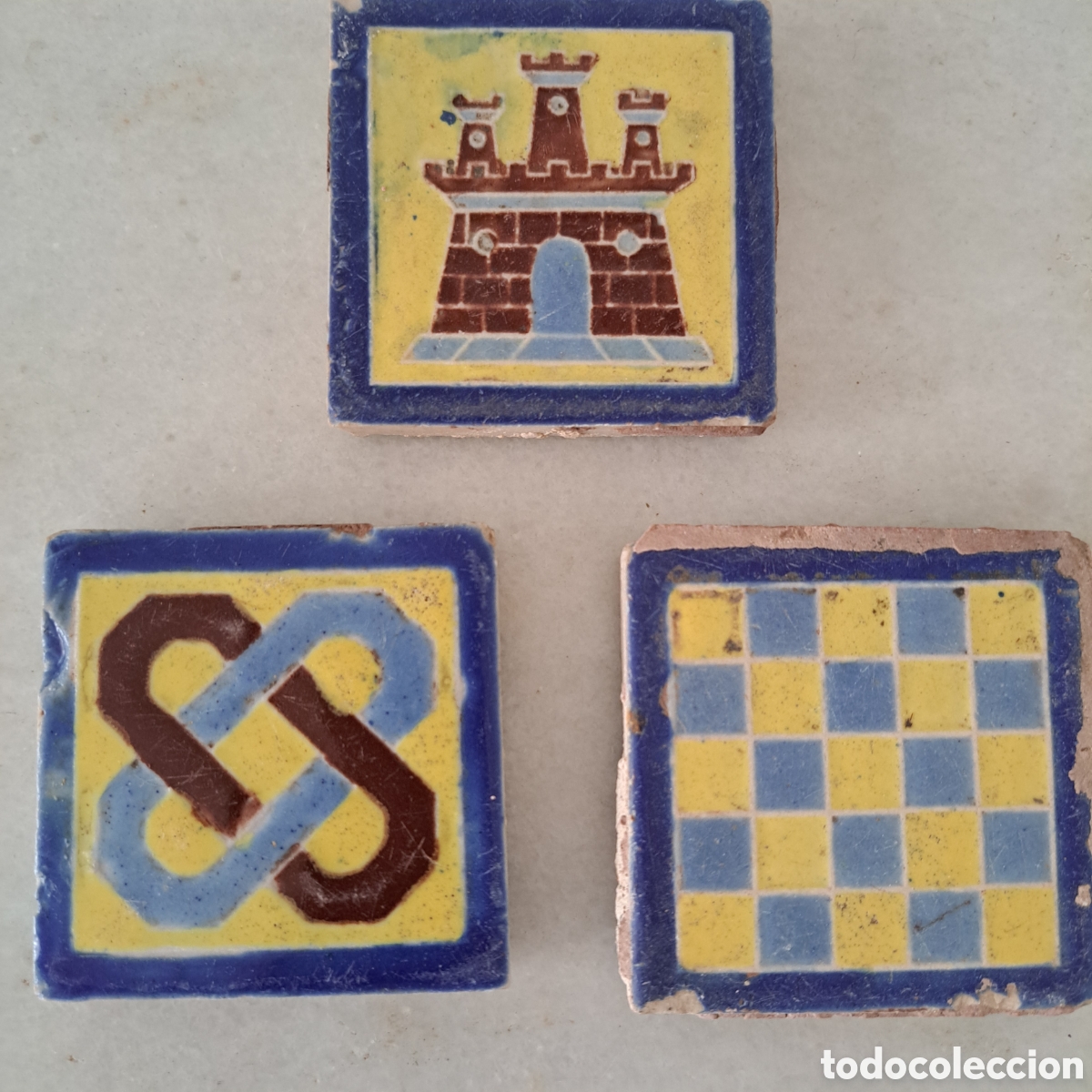 Antig&uuml;edades: 3 Olambrillas - peque&ntilde;os azulejos. - Foto 1