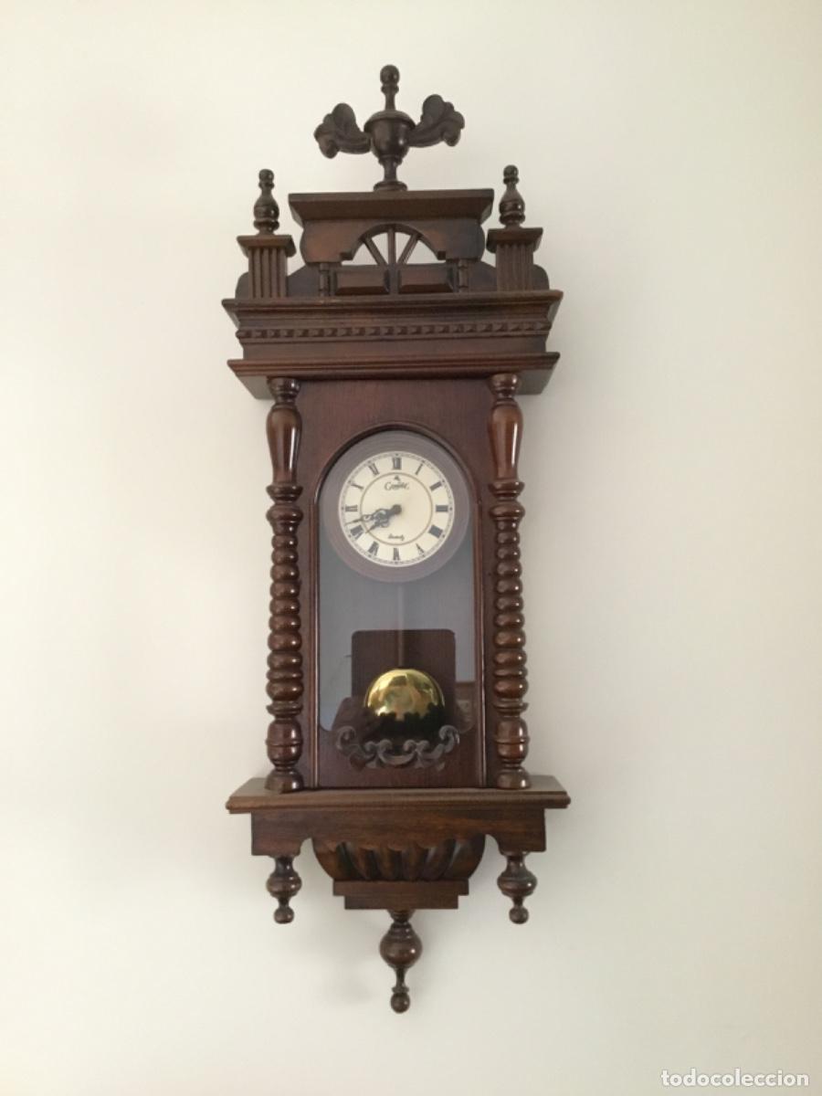 Antig&uuml;edades: Reloj de madera funcionando - Foto 1