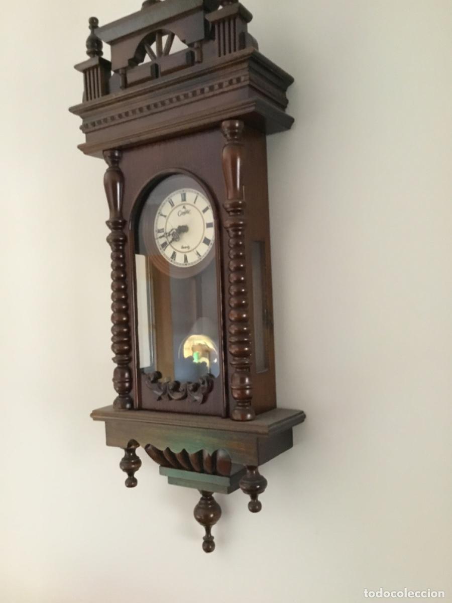 Antig&uuml;edades: Reloj de madera funcionando - Foto 2