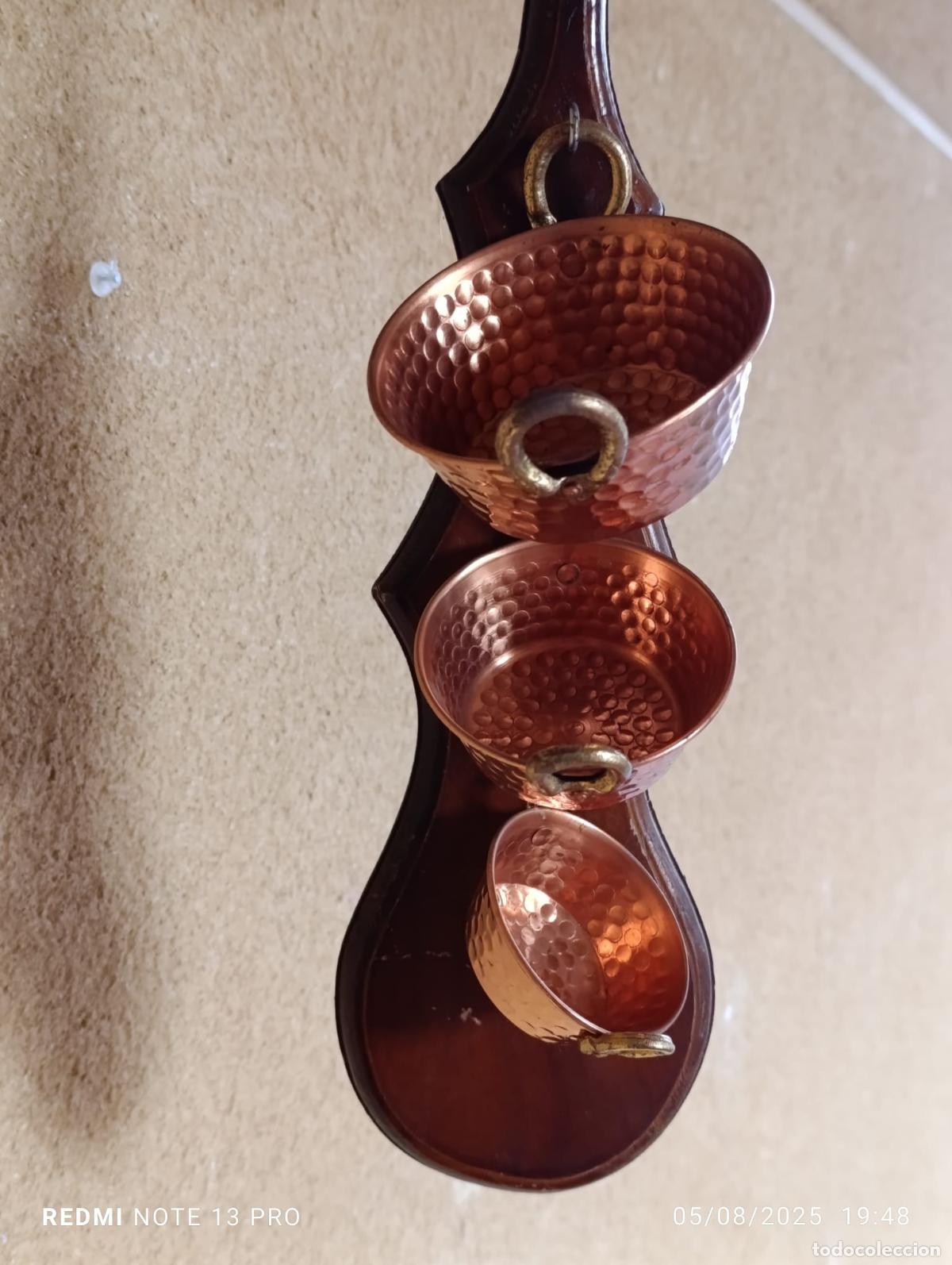 Antig&uuml;edades: Juego mini ollas de cobre / laton. - Foto 1