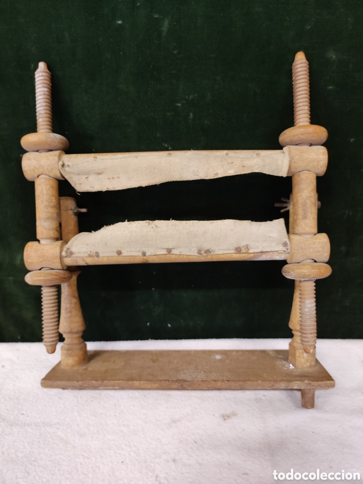 Antig&uuml;edades: Husillo de madera para bordar - Foto 1