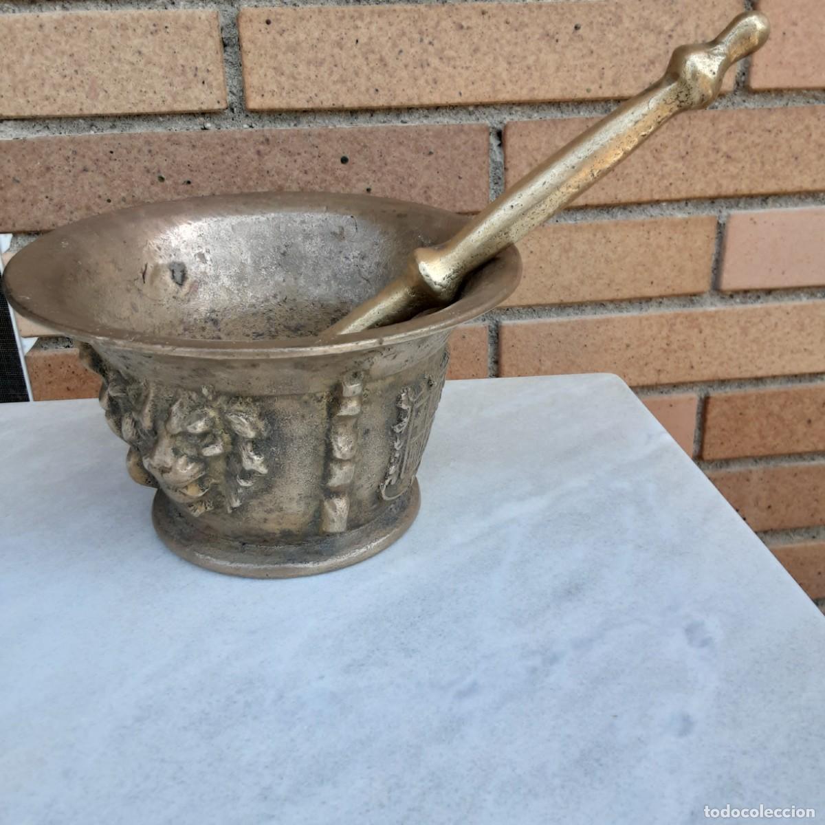 Antig&uuml;edades: Mortero de bronce con escudo de Barcelona - Foto 1