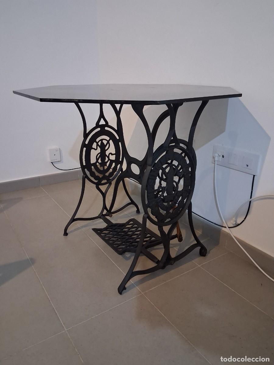 Antig&uuml;edades: Mesa de m&aacute;quina singer restaurada con cristal octogonal - Foto 1