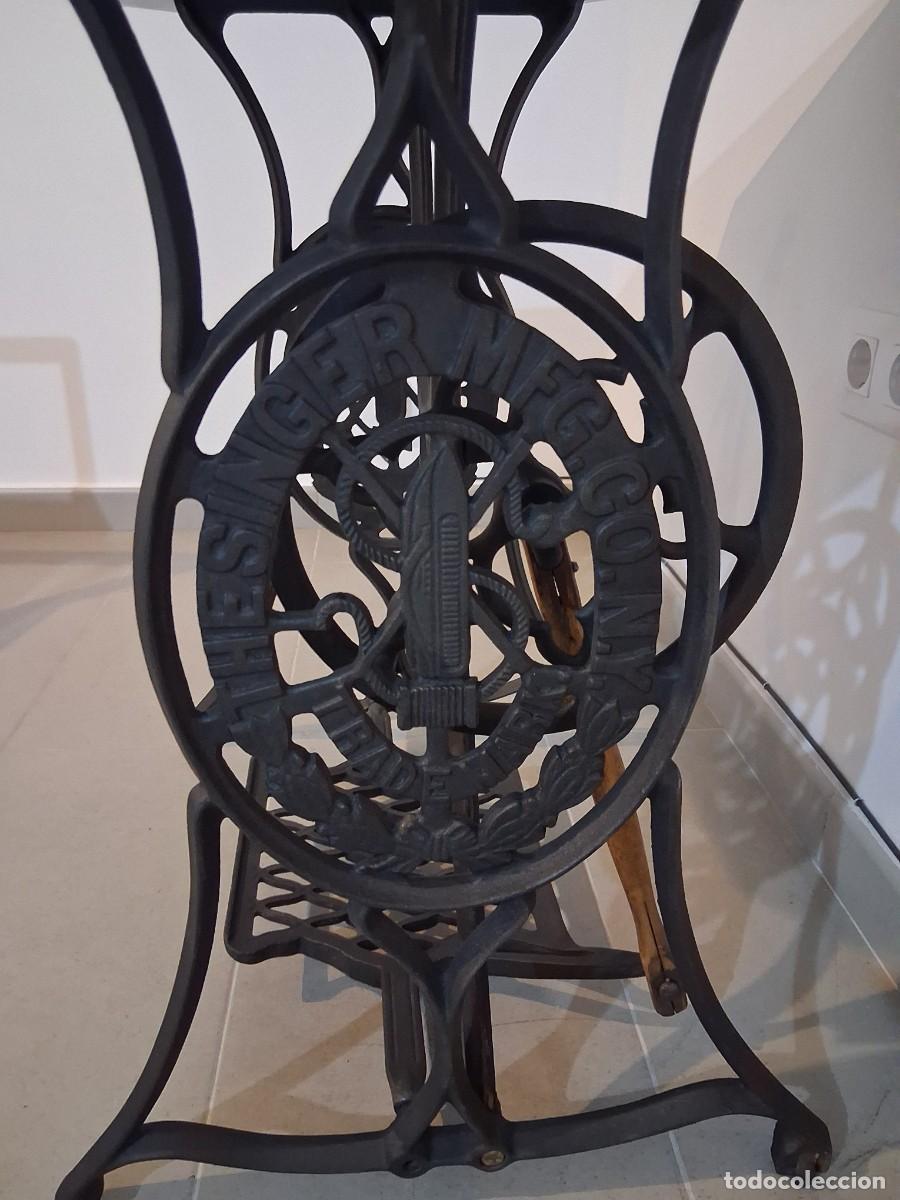Antig&uuml;edades: Mesa de m&aacute;quina singer restaurada con cristal octogonal - Foto 3