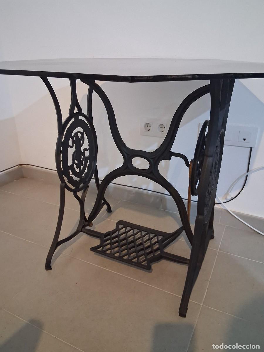 Antig&uuml;edades: Mesa de m&aacute;quina singer restaurada con cristal octogonal - Foto 4