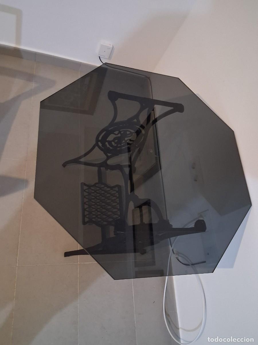Antig&uuml;edades: Mesa de m&aacute;quina singer restaurada con cristal octogonal - Foto 5