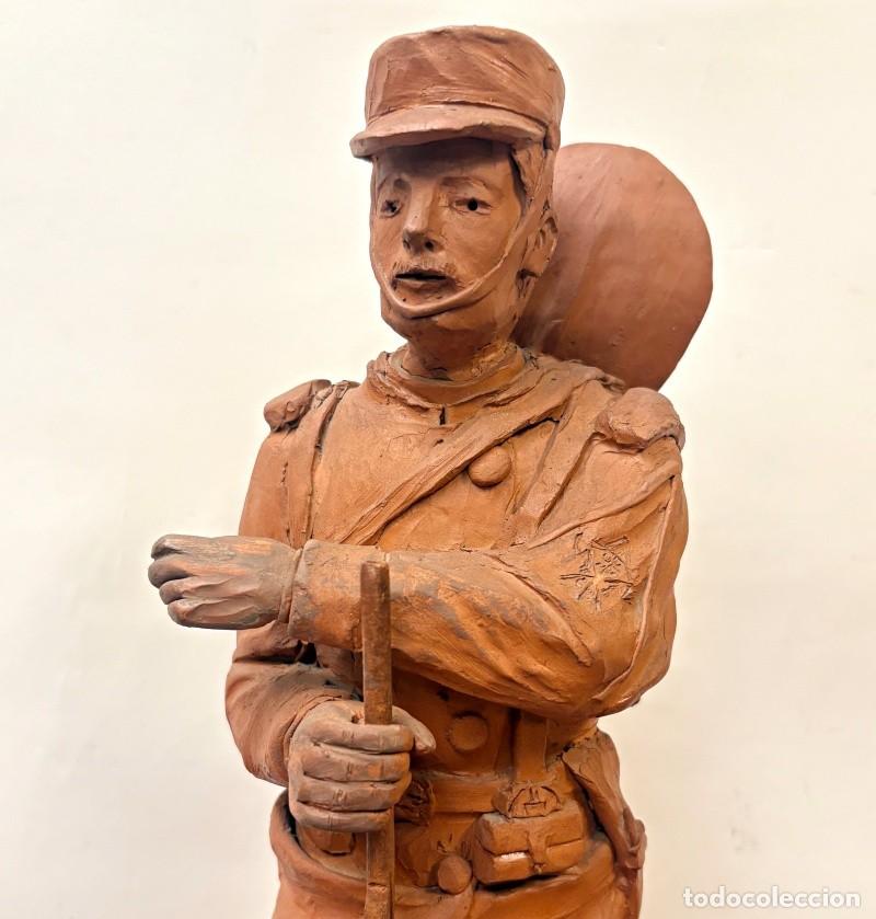 Antig&uuml;edades: Figura de un Soldado de Barro - Foto 2