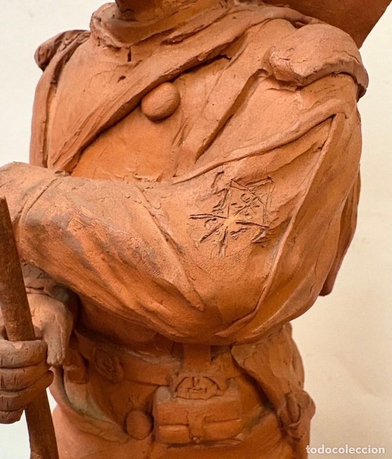 Antig&uuml;edades: Figura de un Soldado de Barro - Foto 4