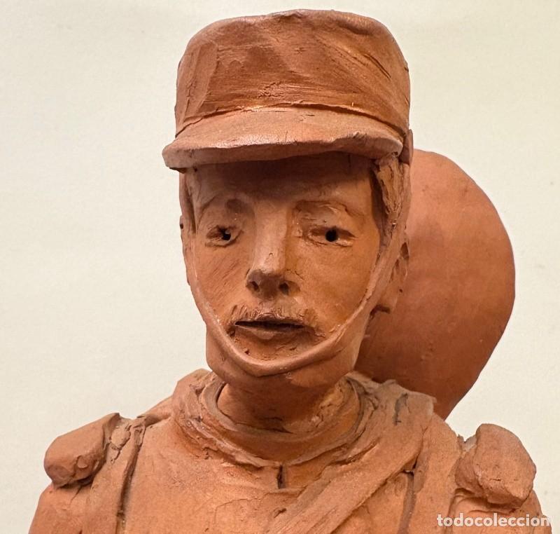 Antig&uuml;edades: Figura de un Soldado de Barro - Foto 5